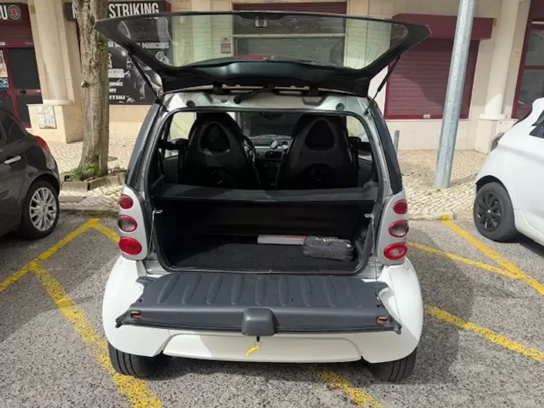 Smart Fortwo Cabrio 2004 - 4250 EUR, 122000 km - AUTO.MOTO.pt - 122000km - foto 15 de 29