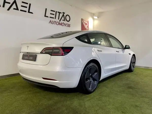 Tesla Model 3 2023 - 29750 EUR, 68000 km - AUTO.MOTO.pt - 68000km - foto 8 de 44