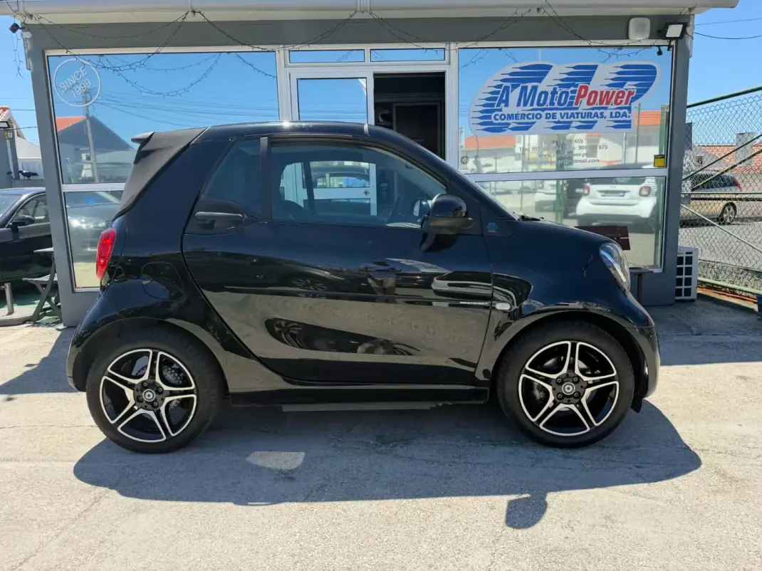 Smart Fortwo Cabrio 2020 - 15750 EUR, 20000 km - AUTO.MOTO.pt - 20000km - foto 1 de 9