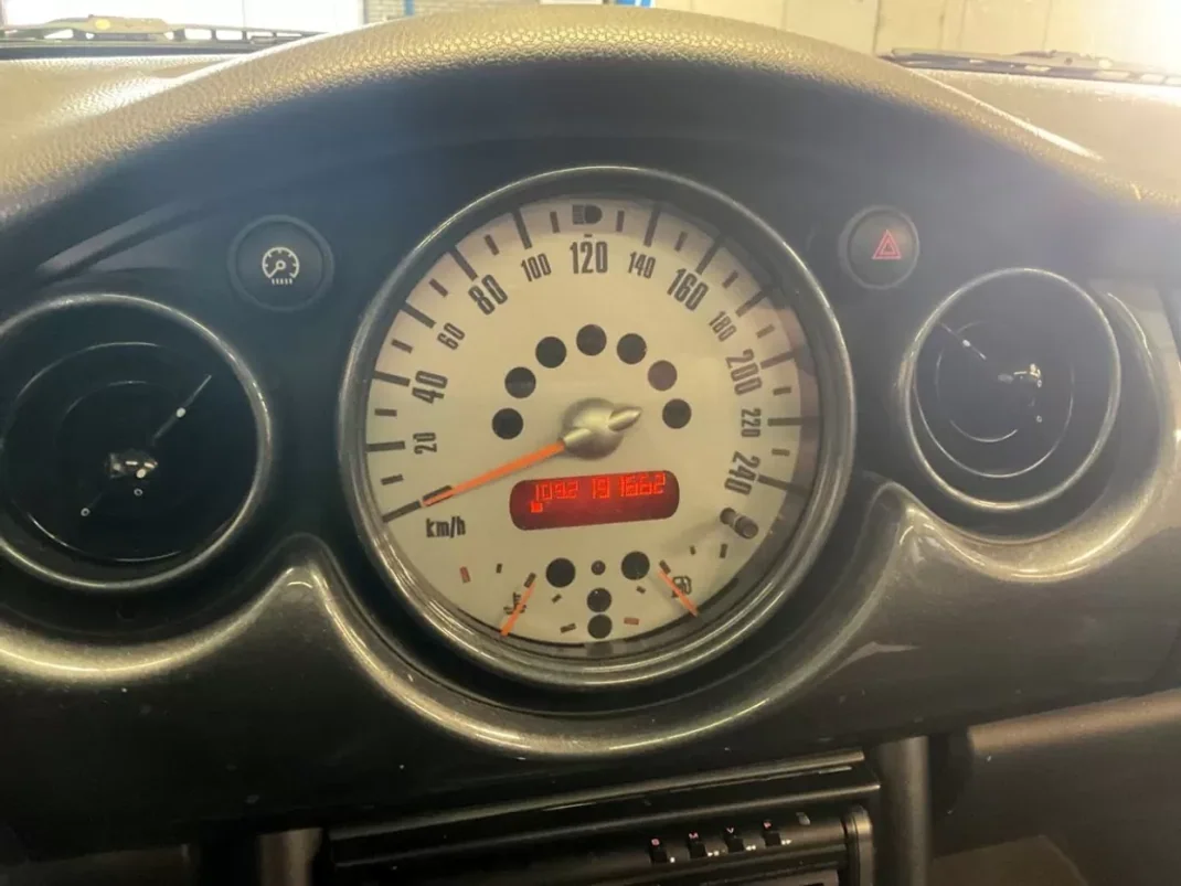 MINI Cooper S 2004 - 9990 EUR, 191662 km - AUTO.MOTO.pt - 191662km - foto 11 de 18