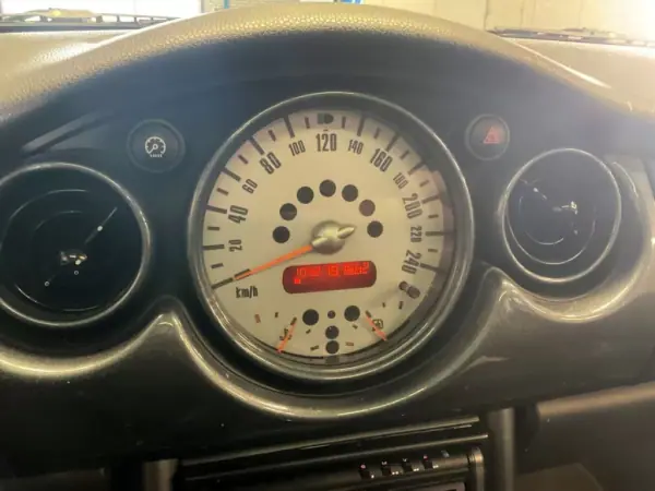 MINI Cooper S 2004 - 9990 EUR, 191662 km - AUTO.MOTO.pt - 191662km - foto 11 de 18