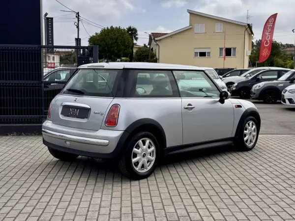 MINI 3 Portas 2003 - 5500 EUR, 299000 km - AUTO.MOTO.pt - 299000km - foto 2 de 19