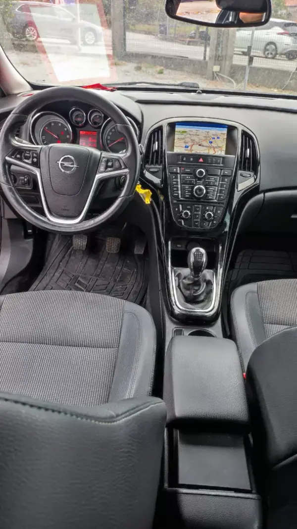 Opel Astra Sports Tourer 2016 - 9998 EUR, 162378 km - AUTO.MOTO.pt - 162378km - foto 18 de 28