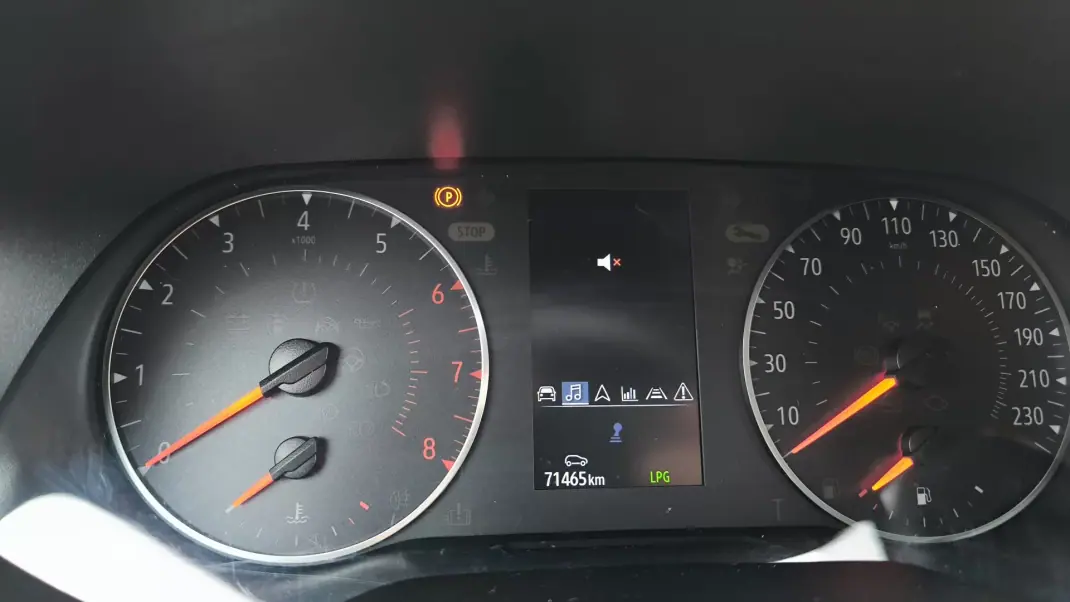 Renault Clio 2023 - 15450 EUR, 71465 km - AUTO.MOTO.pt - 71465km - foto 7 de 9