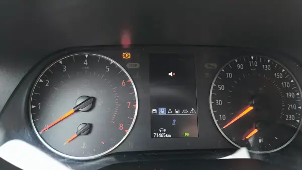 Renault Clio 2023 - 15450 EUR, 71465 km - AUTO.MOTO.pt - 71465km - foto 7 de 9