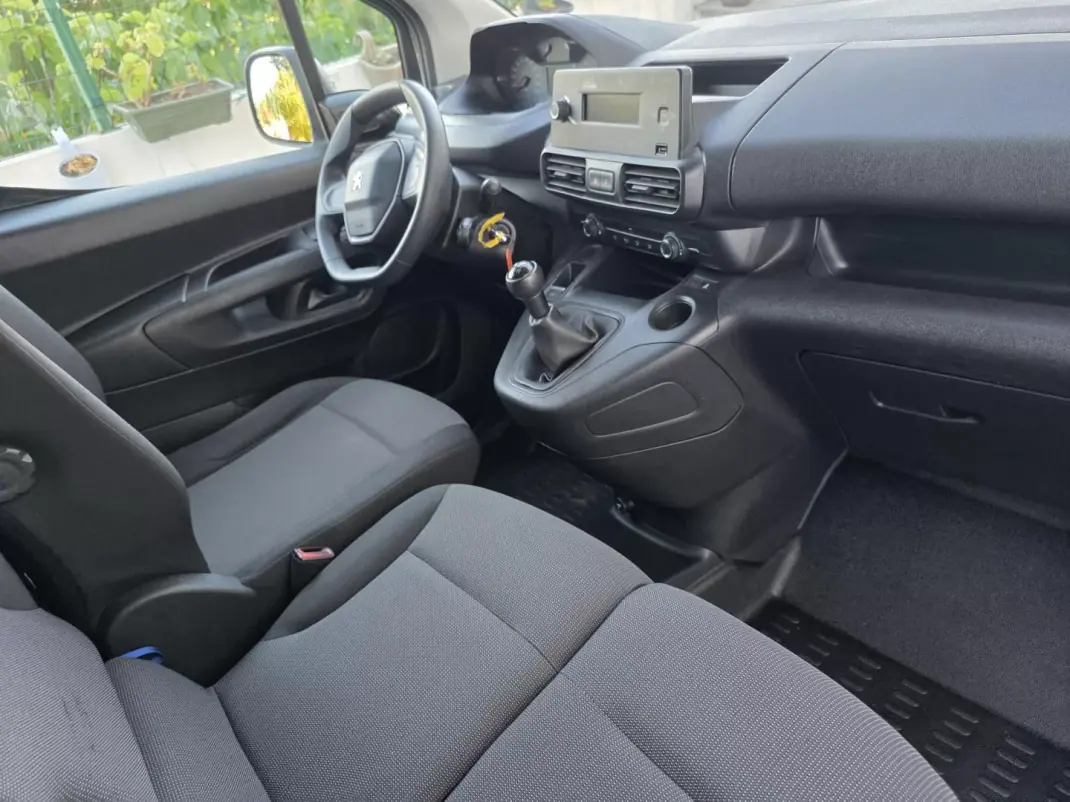 Peugeot Partner 2019 - 14900 EUR, 73560 km - AUTO.MOTO.pt - 73560km - foto 36 de 52