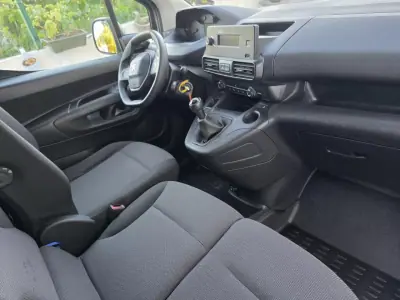 Peugeot Partner 2019 - 14900 EUR, 73560 km - AUTO.MOTO.pt - 73560km - foto 36 de 52