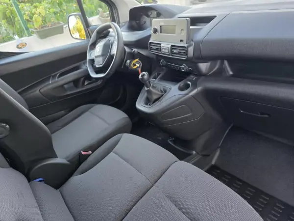 Peugeot Partner 2019 - 13990 EUR, 73560 km - AUTO.MOTO.pt - 73560km - foto 36 de 52
