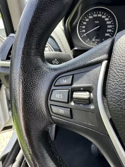 BMW 118 2015 - 16000 EUR, 220000 km - AUTO.MOTO.pt - 220000km - foto 54 de 65