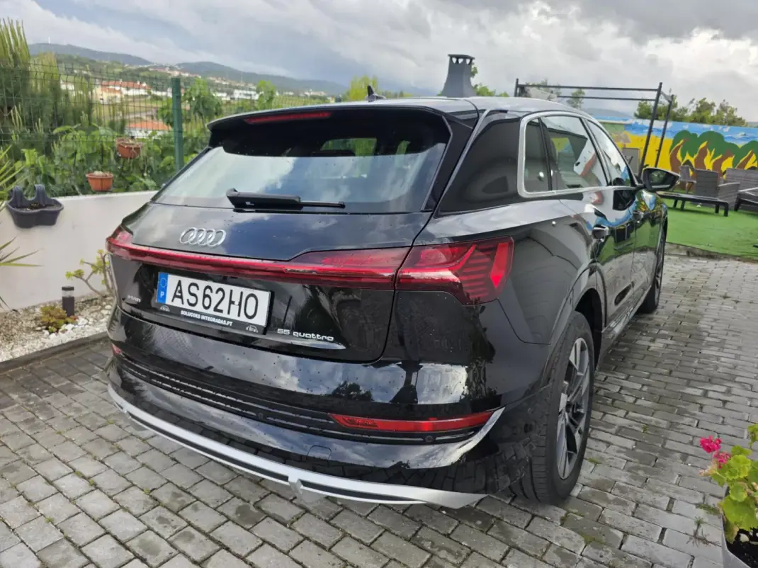 Audi e-tron 2022 - 31750 EUR, 115000 km - AUTO.MOTO.pt - 115000km - foto 34 de 73