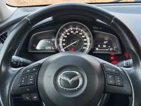 Mazda 2 2015 - 11950 EUR, 60000 km - 60000km - foto 15 de 27