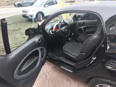 Smart Fortwo Cabrio 2016 - 9900 EUR, 76000 km - AUTO.MOTO.pt - 76000km - foto 13 de 24