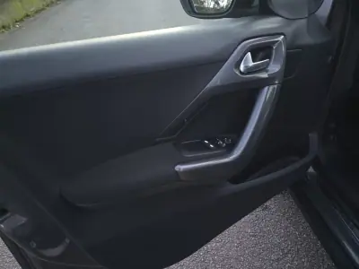 Peugeot 2008 2016 - 12990 EUR, 160000 km - AUTO.MOTO.pt - 160000km - foto 29 de 35