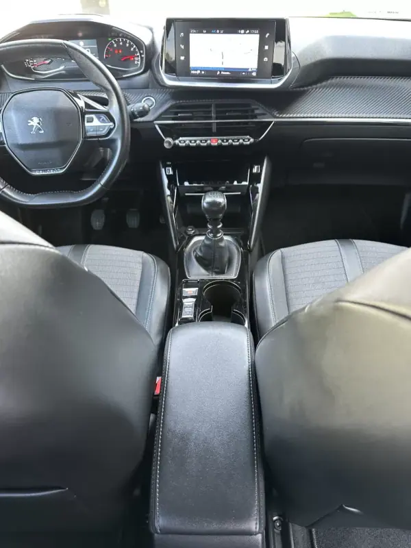 Peugeot 2008 2021 - 14900 EUR, 160000 km - AUTO.MOTO.pt - 160000km - foto 58 de 66