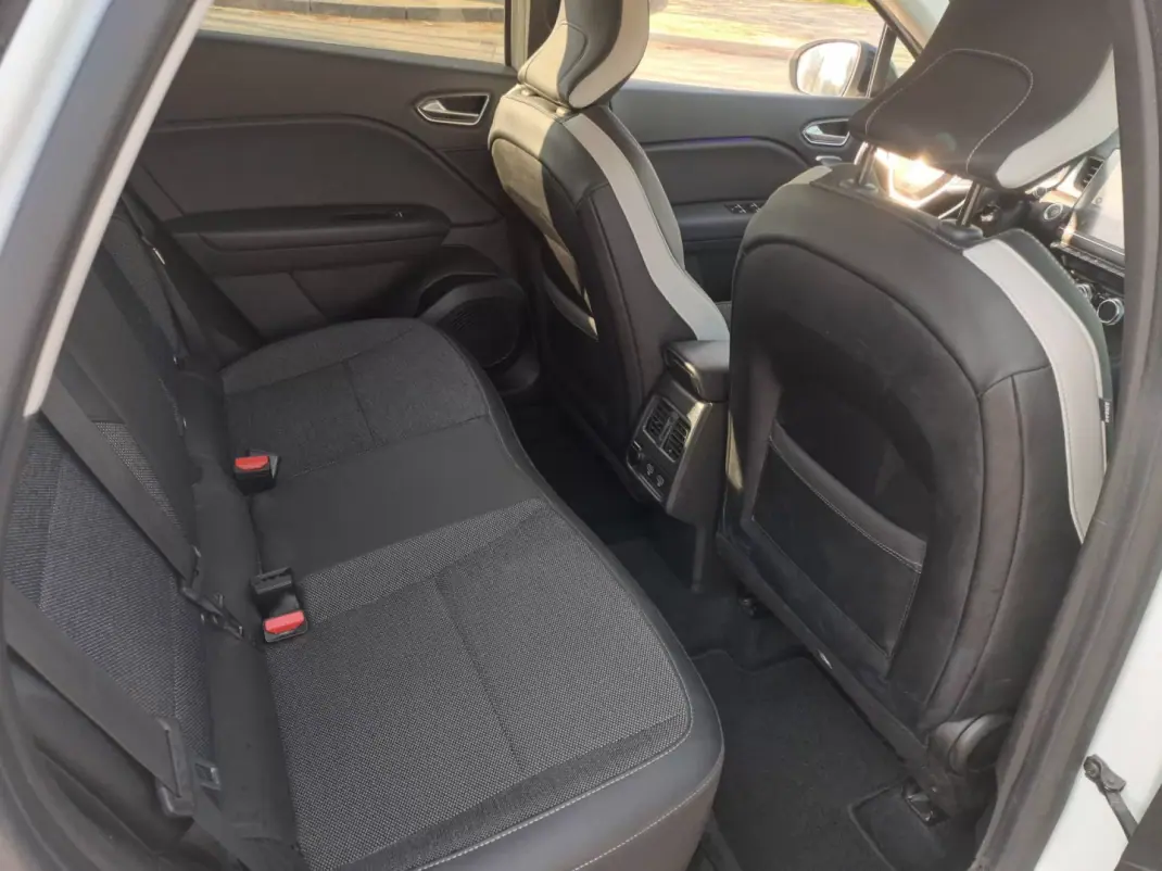 Renault Captur 2019 - 19500 EUR, 119000 km - AUTO.MOTO.pt - 119000km - foto 15 de 15