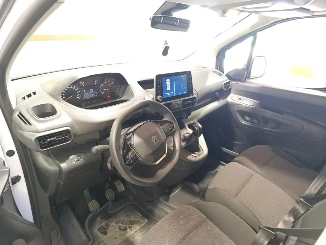 Peugeot Partner 2021 - 12990 EUR, 117907 km - AUTO.MOTO.pt - 117907km - foto 5 de 8
