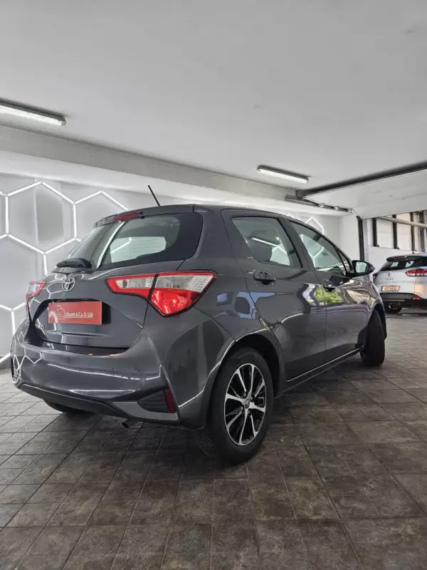 Toyota Yaris 2019 - 13650 EUR, 135421 km - AUTO.MOTO.pt - 135421km - foto 20 de 37