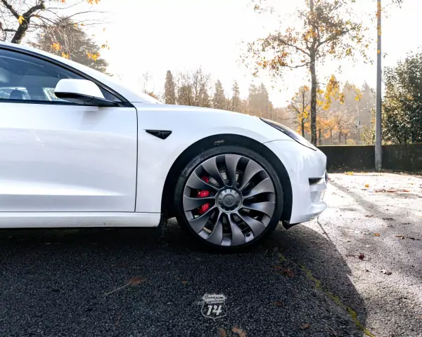 Tesla Model 3 2022 - 32990 EUR, 121900 km - AUTO.MOTO.pt - 121900km - foto 29 de 36