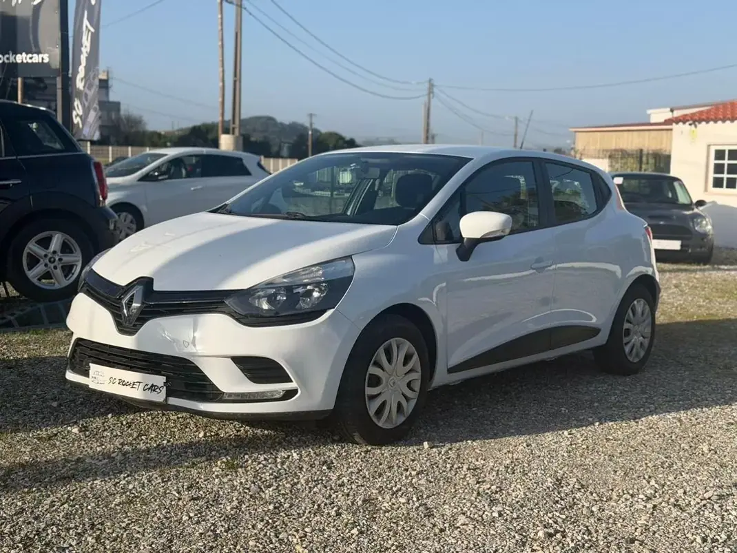 Renault Clio 2017 - 10490 EUR, 117000 km - AUTO.MOTO.pt - 117000km - foto 1 de 16
