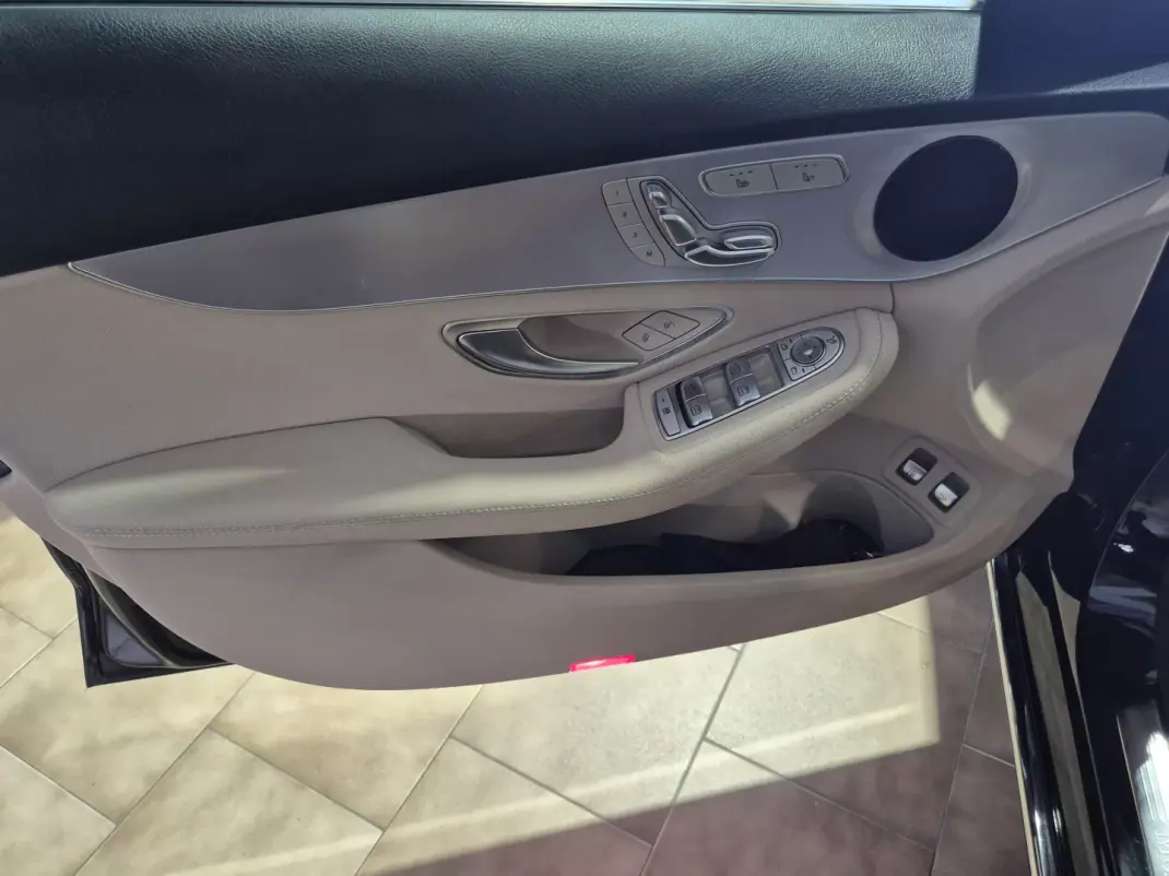 Mercedes-Benz C 300 2020 - 24750 EUR, 103000 km - 103000km - foto 11 de 36