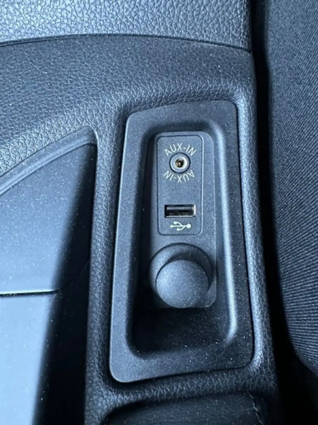 BMW 120 2013 - 17500 EUR, 154360 km - AUTO.MOTO.pt - 154360km - foto 38 de 46