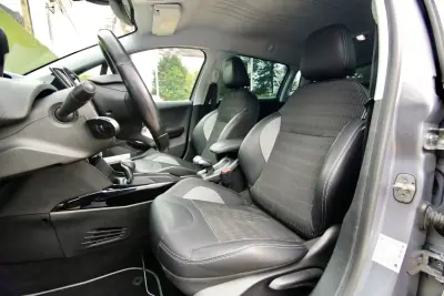 Peugeot 2008 2017 - 12900 EUR, 100000 km - AUTO.MOTO.pt - 100000km - foto 13 de 27