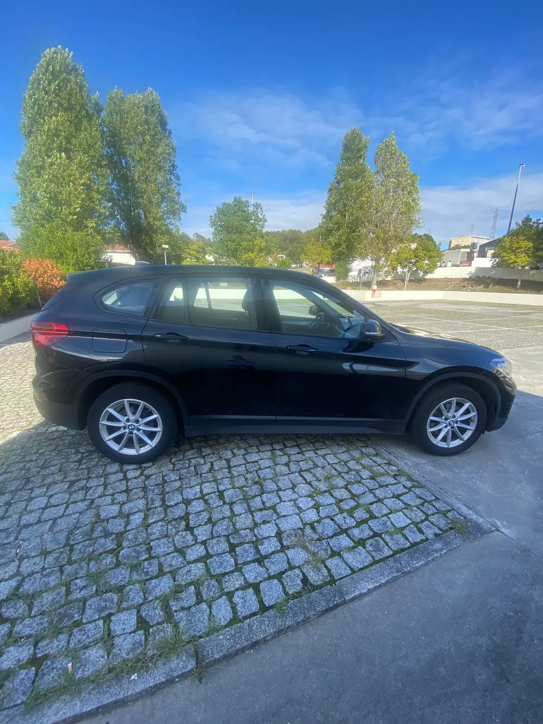 BMW X1 2018 - 18300 EUR, 130000 km - AUTO.MOTO.pt - 130000km - foto 12 de 15