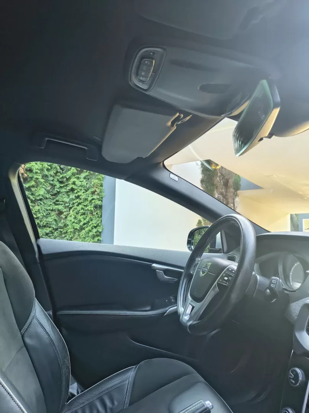 Volvo V40 2015 - 13900 EUR, 181000 km - AUTO.MOTO.pt - 181000km - foto 25 de 28