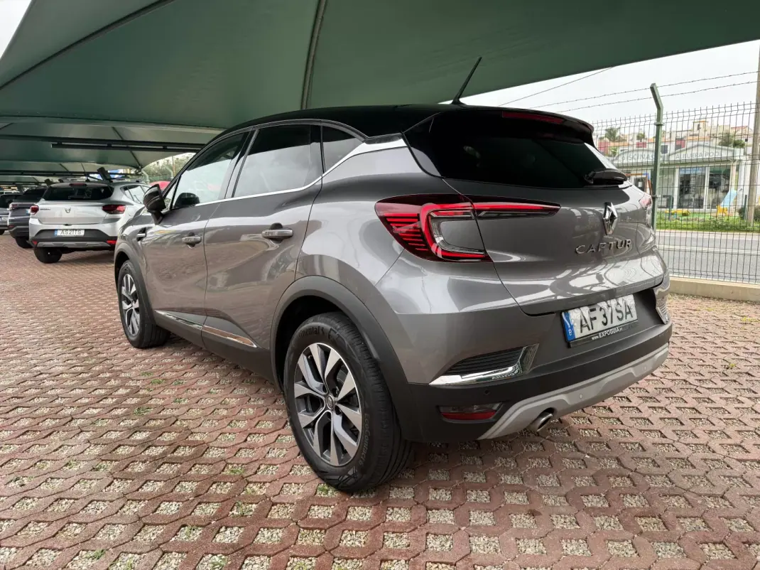 Renault Captur 2021 - 19900 EUR, 41569 km - AUTO.MOTO.pt - 41569km - foto 9 de 22