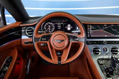 Bentley Continental GTC 2019 - 250000 EUR, 58772 km - AUTO.MOTO.pt - 58772km - foto 12 de 29