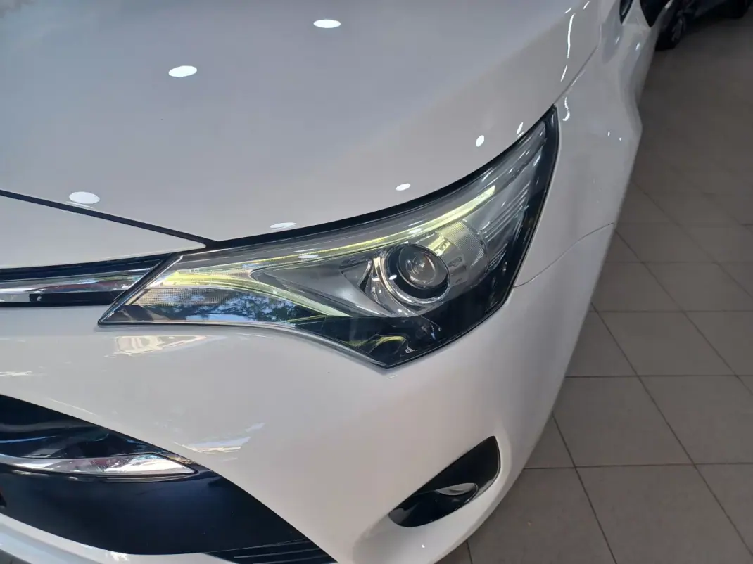 Toyota Avensis Touring Sports 2016 - 15980 EUR, 120621 km - 120621km - foto 31 de 45