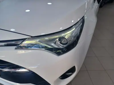 Toyota Avensis Touring Sports 2016 - 15980 EUR, 120621 km - AUTO.MOTO.pt - 120621km - foto 31 de 45