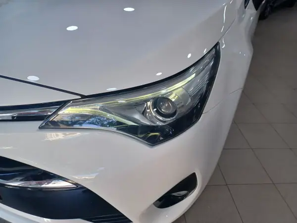 Toyota Avensis Touring Sports 2016 - 15980 EUR, 120621 km - AUTO.MOTO.pt - 120621km - foto 31 de 45
