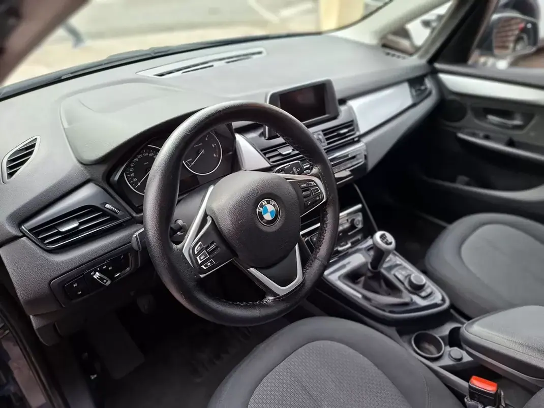 BMW 218 2014 - 8500 EUR, 490000 km - AUTO.MOTO.pt - 490000km - foto 17 de 33