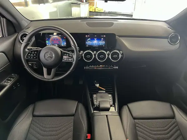 Mercedes-Benz GLA 250 2021 - 27600 EUR, 108896 km - AUTO.MOTO.pt - 108896km - foto 10 de 23