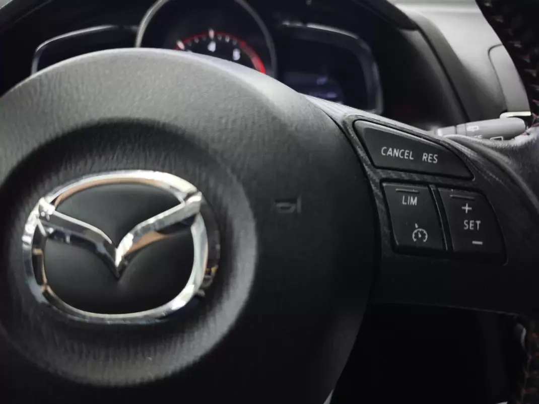 Mazda 3 2016 - 12450 EUR, 207205 km - AUTO.MOTO.pt - 207205km - foto 24 de 40