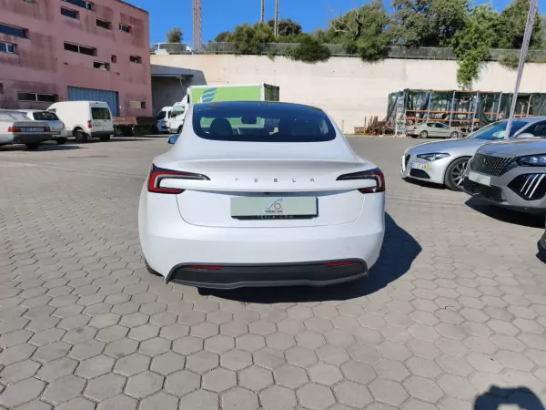 Tesla Model 3 2024 - 29900 EUR, 36500 km - AUTO.MOTO.pt - 36500km - foto 3 de 14