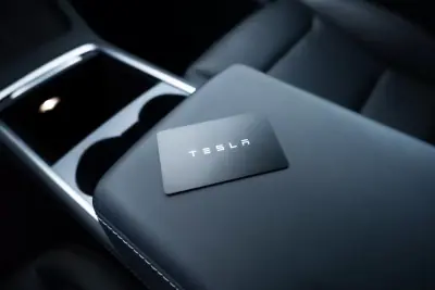 Tesla Model Y 2023 - 37900 EUR, 75000 km - AUTO.MOTO.pt - 75000km - foto 17 de 28