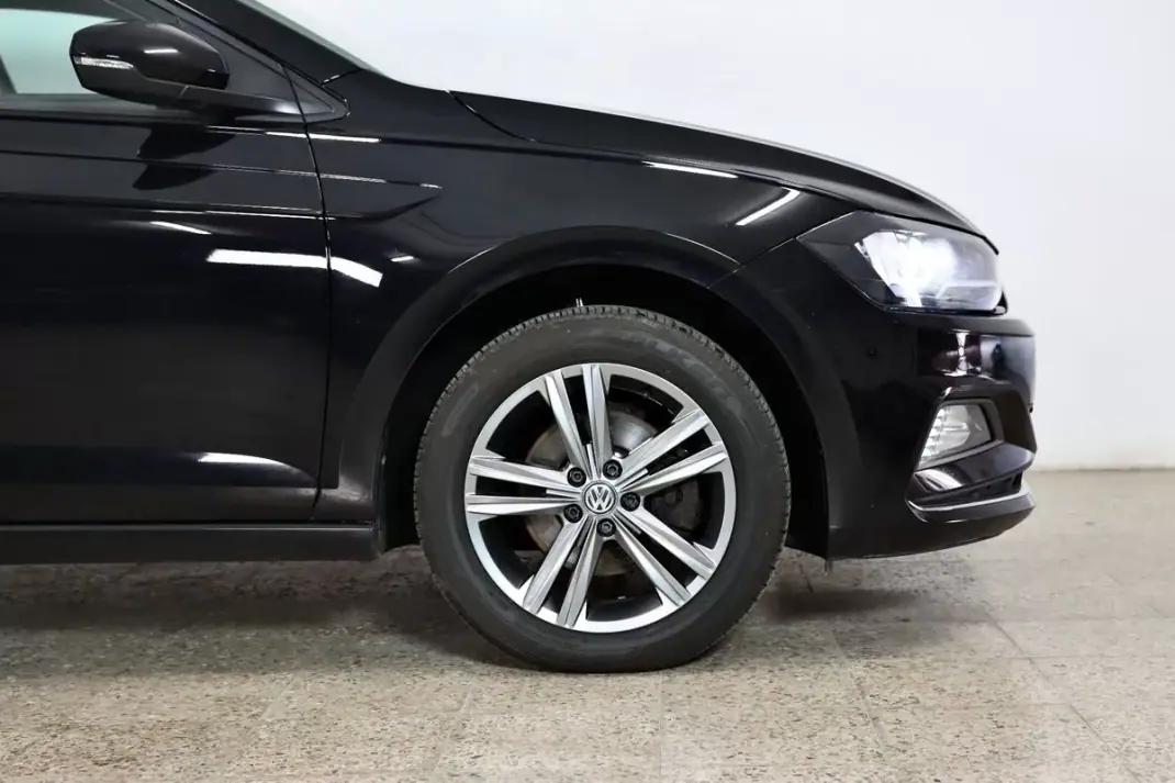 Volkswagen Polo 2018 - 15900 EUR, 130000 km - AUTO.MOTO.pt - 130000km - foto 17 de 20