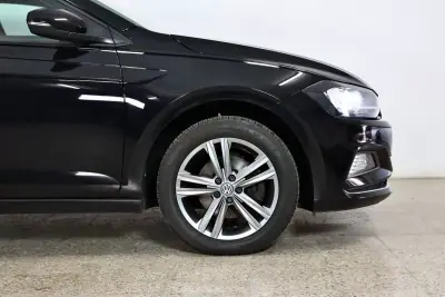 Volkswagen Polo 2018 - 15900 EUR, 130000 km - AUTO.MOTO.pt - 130000km - foto 17 de 20