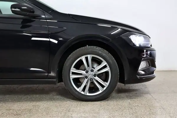 Volkswagen Polo 2018 - 15900 EUR, 130000 km - AUTO.MOTO.pt - 130000km - foto 17 de 20