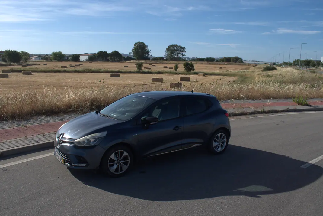 Renault Clio 2017 - 10490 EUR, 90000 km - AUTO.MOTO.pt - 90000km - foto 1 de 15