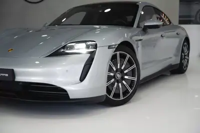 Porsche Taycan 2020 - 64950 EUR, 55941 km - AUTO.MOTO.pt - 55941km - foto 2 de 52
