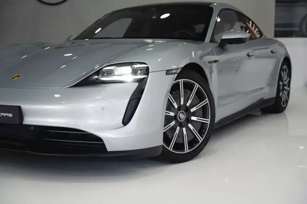 Porsche Taycan 2020 - 64950 EUR, 55941 km - AUTO.MOTO.pt - 55941km - foto 2 de 52