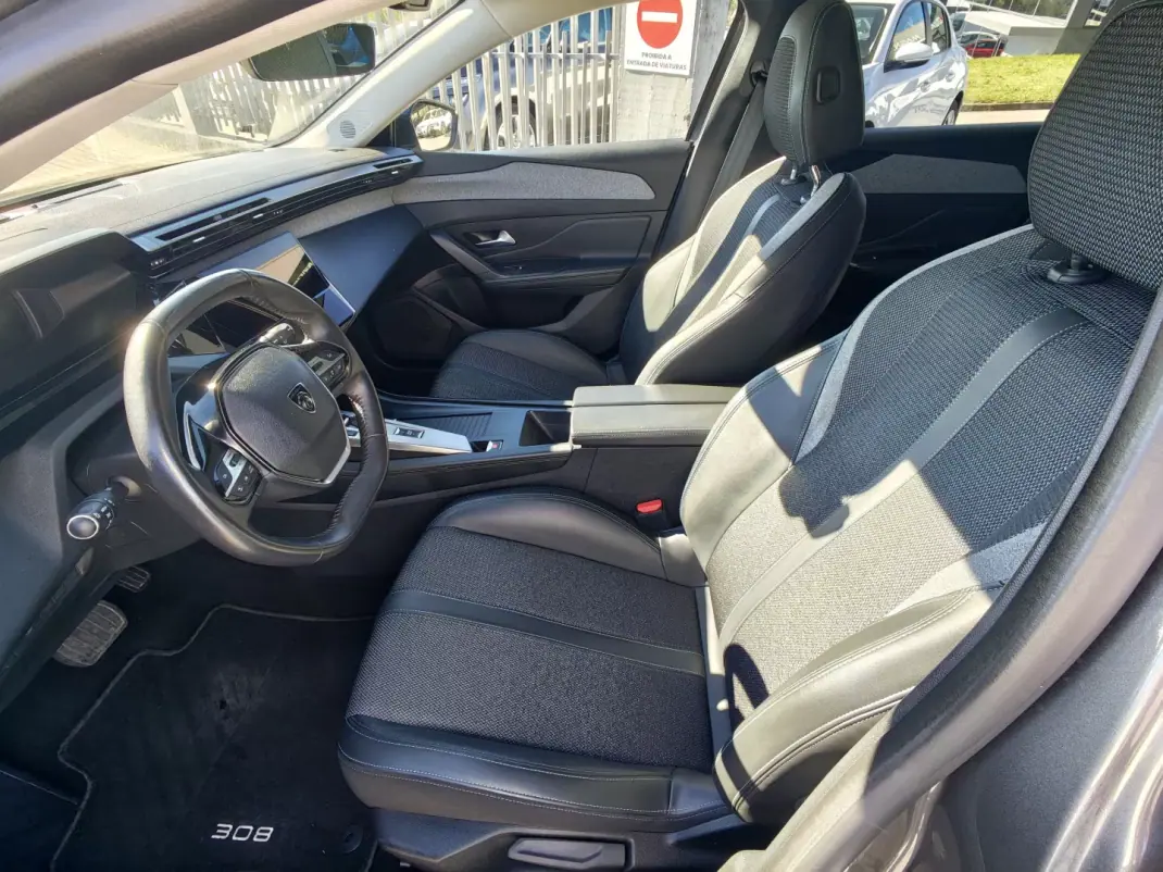 Peugeot 308 2022 - 19500 EUR, 130000 km - AUTO.MOTO.pt - 130000km - foto 23 de 37