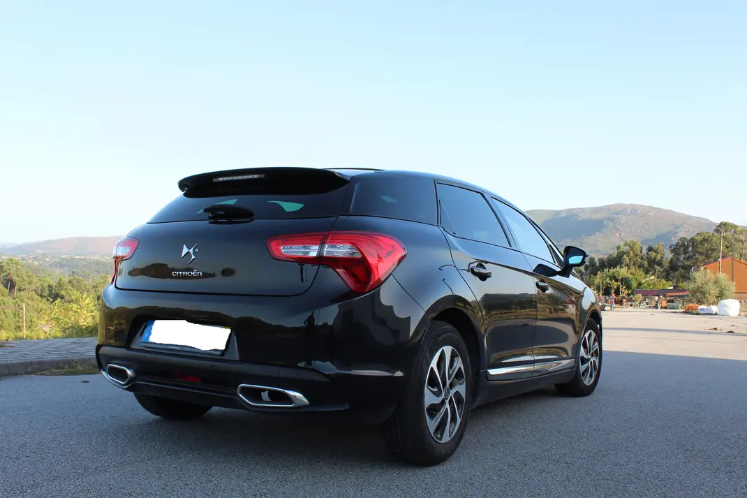 DS DS5 2013 - 9000 EUR, 195999 km - AUTO.MOTO.pt - 195999km - foto 2 de 15