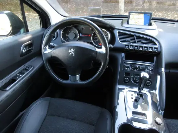 Peugeot 3008 2016 - 13990 EUR, 143000 km - AUTO.MOTO.pt - 143000km - foto 37 de 53