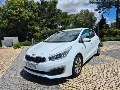 Kia Ceed 2017 - 13250 EUR, 92215 km - AUTO.MOTO.pt - 92215km - foto 3 de 23