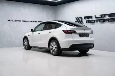 Tesla Model Y 2023 - 35950 EUR, 57000 km - 57000km - foto 9 de 49