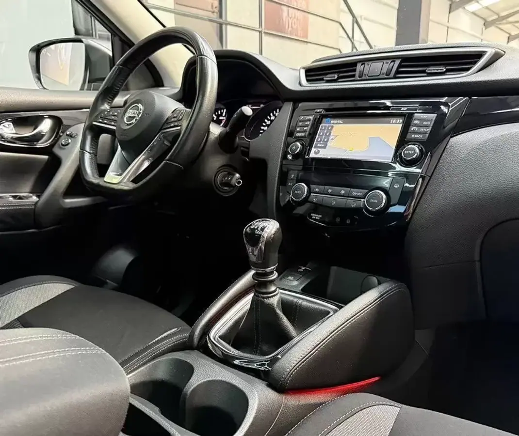 Nissan Qashqai 2018 - 15950 EUR, 158434 km - AUTO.MOTO.pt - 158434km - foto 21 de 27